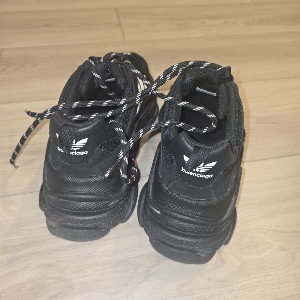 Balenciaga Men's Black and White Sneakers - Picture 3 of 6